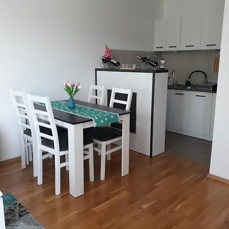 Stan Na Dan-apartman N&t 아파트 Lukavica